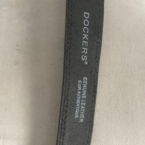 Dockers black genuine leather belt size 40 with light brushed silver-finish - Picture 5 of 5